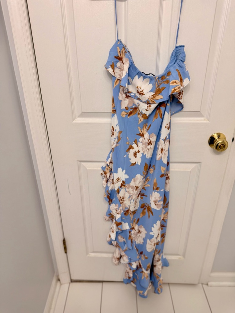 Abercrombie & Fitch Blue Floral Ruffle Maxi Dress. Comes with straps never used🩵